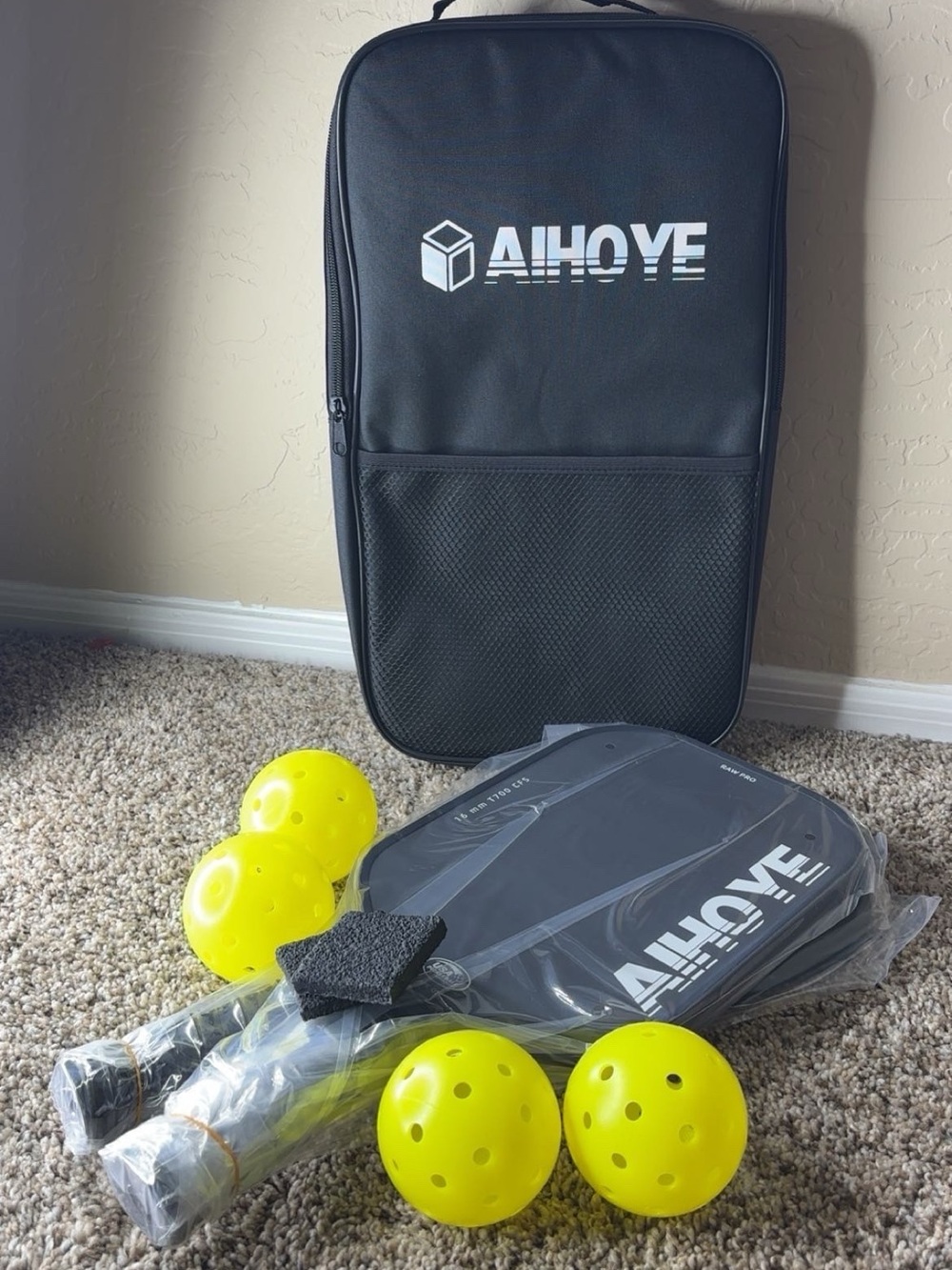 AIHOYE PRO Pickleball Paddle Set with 4 Balls & paddle cleaner